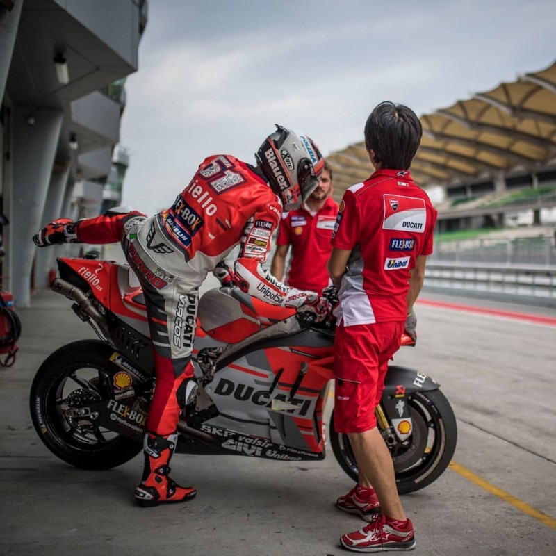 MotoGP Test Sepang: Casey Stoner conferma che la Ducati lavora in due direzioni>