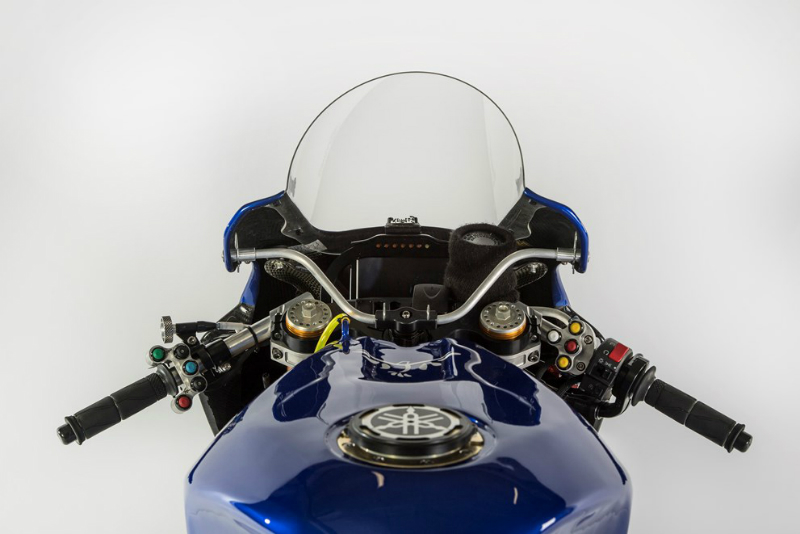 Cockpit della R1 di GMT94 Yamaha>