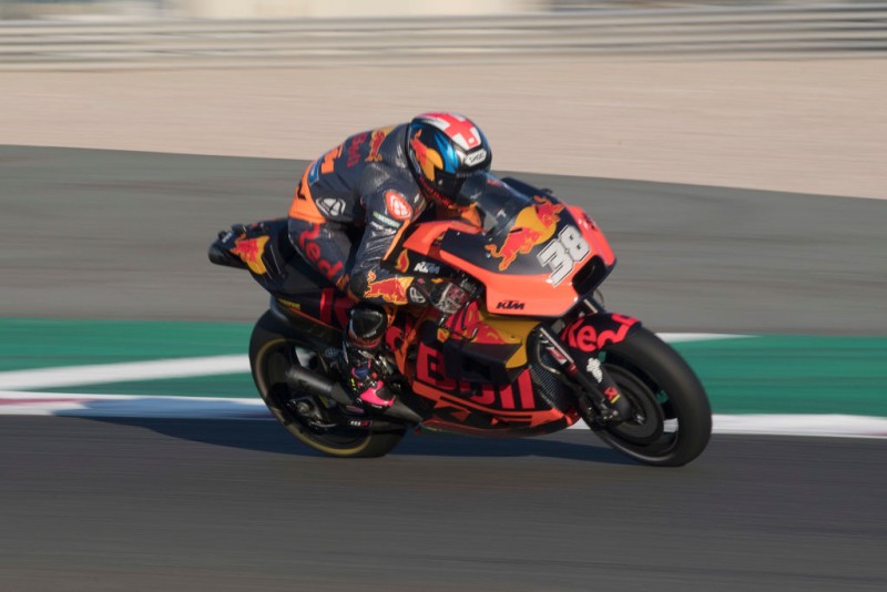QATAR - MARCH 03:  Bradley Smith of Great Britain and Red Bull KTM Factory Racing rounds the bend during the Moto GP Testing - Qatar at Losail Circuit on March 3