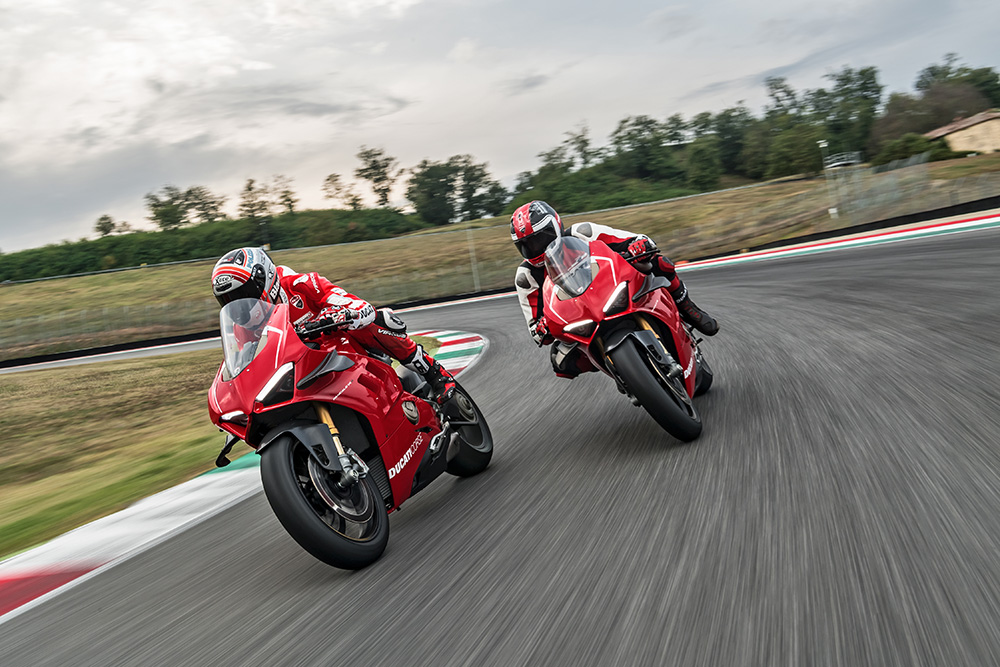 13_DUCATI PANIGALE V4 R ACTION_UC69250_Low>