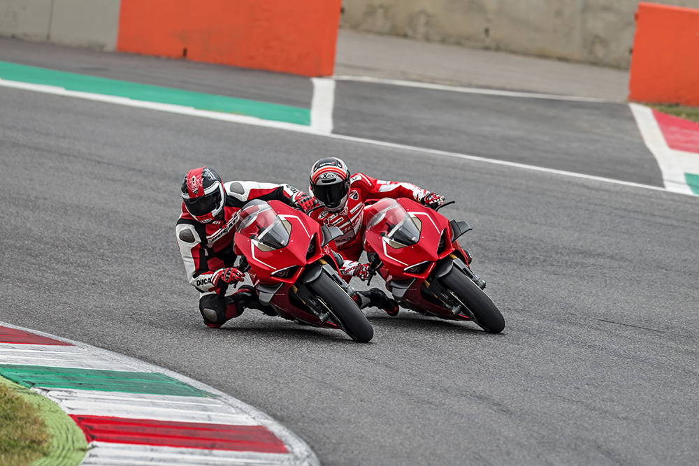 17_DUCATI PANIGALE V4 R ACTION_UC69254_Low>