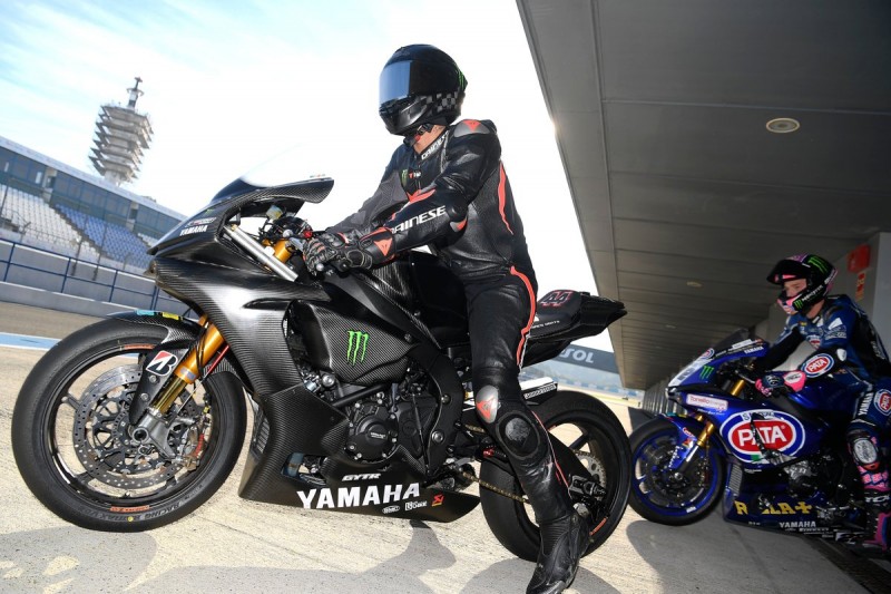Lewis Hamilton con la Yamaha Superbike>