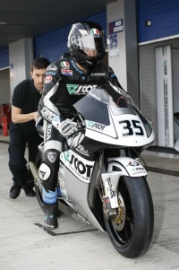 250cc: Raffaele De Rosa cerca di capire la Honda del team Scot