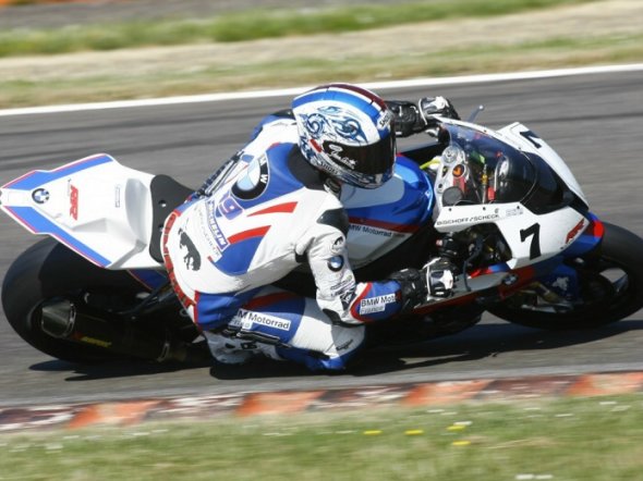 FSBK Le Vigeant Superpole: tripletta BMW, le Kawasaki inseguono