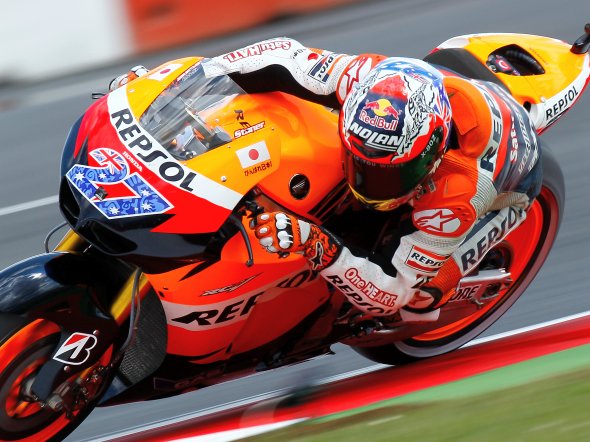 MotoGP Silverstone Gara: Stoner vince ed è il nuovo leader