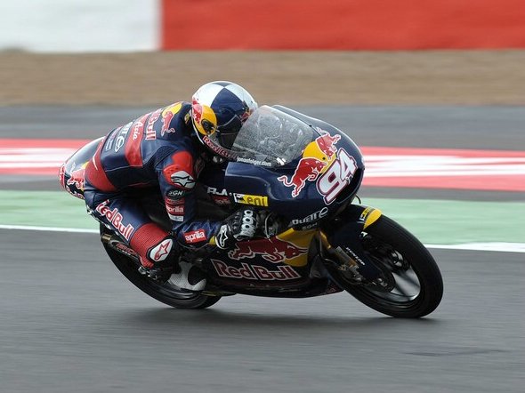 125cc Silverstone Warm Up: Folger imprendibile sul bagnato