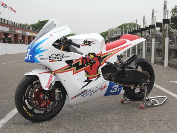 Tourist Trophy: Mugen con John McGuinness nuovamente al via del TT Zero