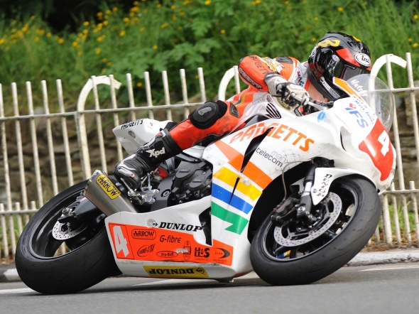 Tourist Trophy: doppia impresa di Ian Hutchinson