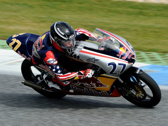 Red Bull Rookies Cup Brno Gara 1: vince a sorpresa Joe Roberts, Sissis torna leader