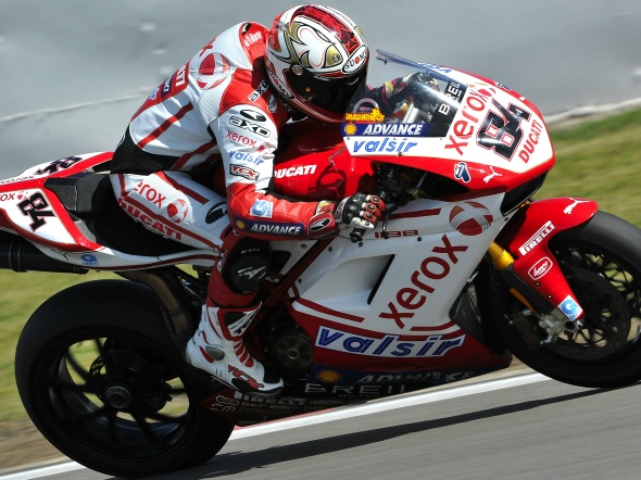 Superbike Magny Cours Qualifiche 1: Fabrizio svetta su tutti