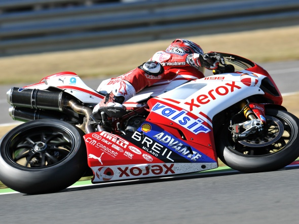 Superbike Magny Cours Gara 2: Haga domina e vince