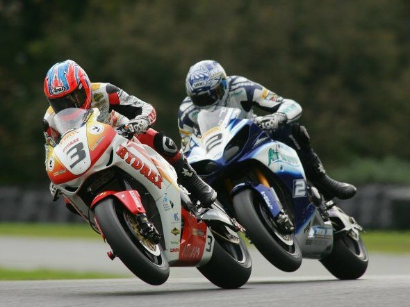 BSB Oulton Park Gara 1: Easton vince una gara pazzesca