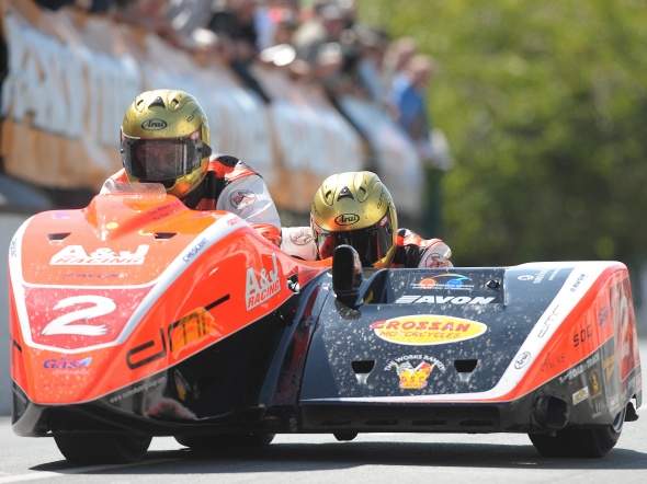 Tourist Trophy: Dave Molyneaux passa ai motori Kawasaki per i suoi side