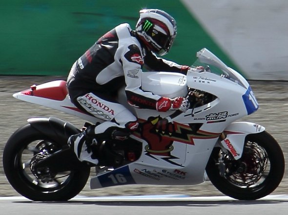 Tourist Trophy: primo test a Motegi per John McGuinness con la Mugen per il TT Zero