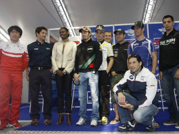 Superbike: primo giorno a Valencia tra paddock show e paella