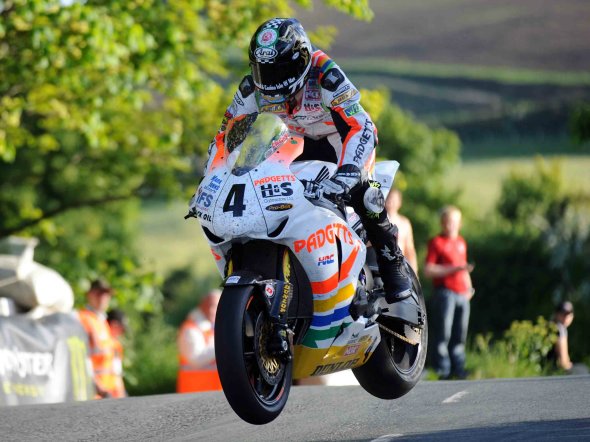 Tourist Trophy: Ian Hutchinson da primato a 130.165 mph
