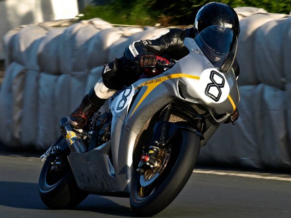 Guy Martin fermato dai medici prima della Southern 100
