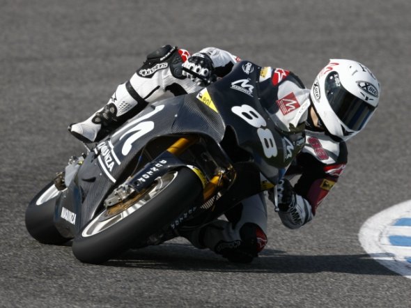 Moto2: il QMMF Racing Team con tre moto a Losail