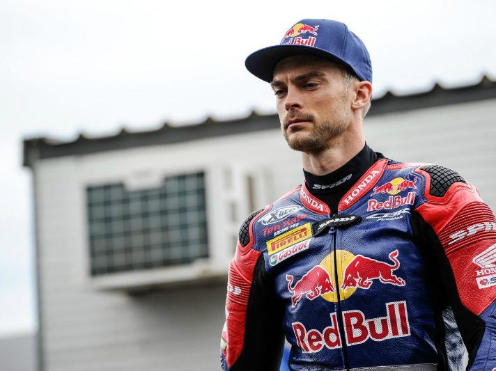 Superbike Imola: Leon Camier in pista domani nelle FP1, ma con riserva