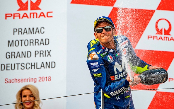 Valentino Rossi sorprende al Sachsenring: “Gara dedicata a Don Cesare”