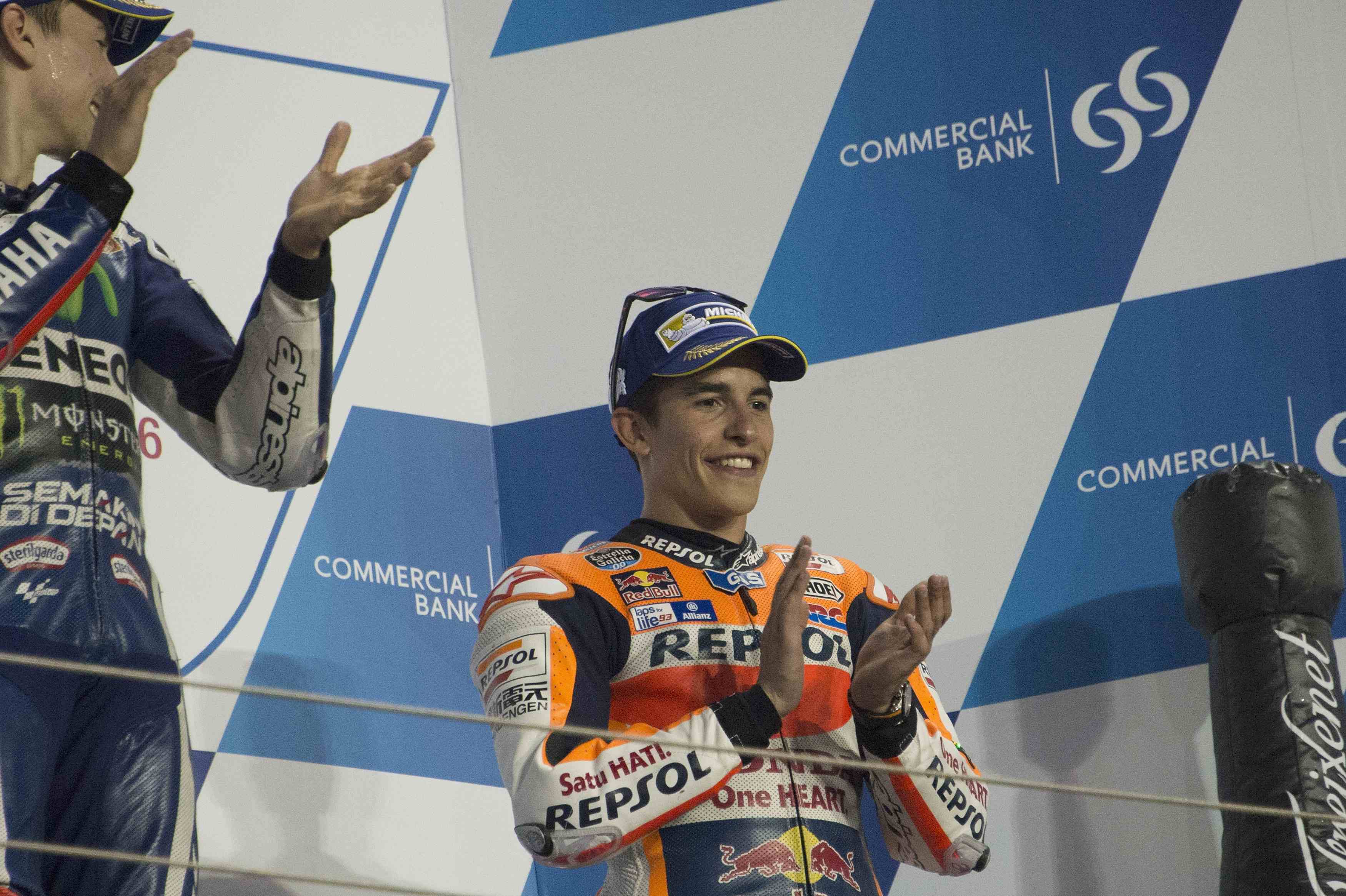 VIDEO Qatar Marquez e Lorenzo insultati sul podio (in italiano)