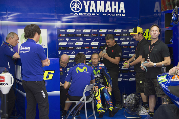 Box Yamaha: Rossi e Vinales non vanno, tecnici sotto accusa