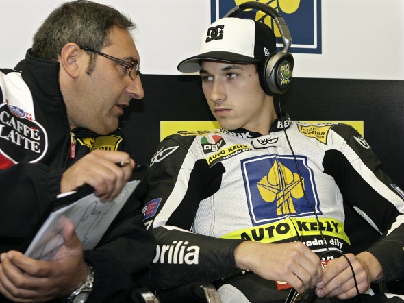 Moto2: Lukas Pesek firma con Matteoni Racing