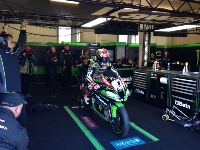 Superbike Assen FP1 Kawasaki ruggisce con Sykes e Rea