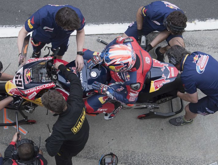 Nicky Hayden Il team Honda Superbike in trepida attesa all’ospedale