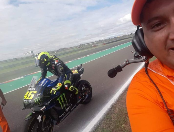Valentino Rossi e lo steward a Rio Hondo