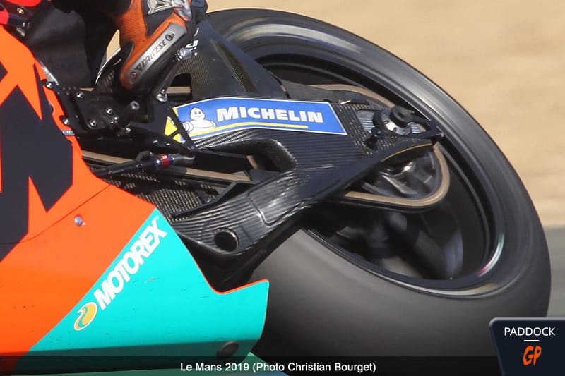 Pol Espargaro-Le Mans, Forcellone interamente in carbonio
