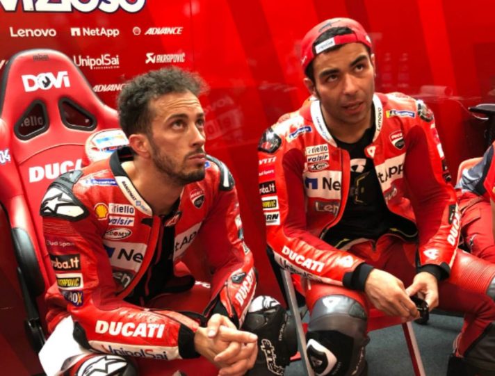 Danilo Petrucci: “Dovizioso ed io lontani, podio difficile” Danilo Petrucci e Andrea Dovizioso nel box Ducati
