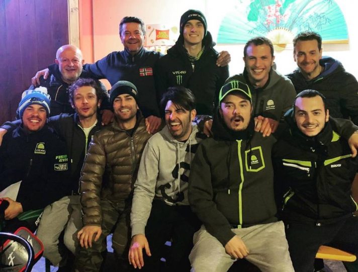 Valentino Rossi sui kart prima dello scambio con Lewis Hamilton Valentino Rossi a Corridonia
