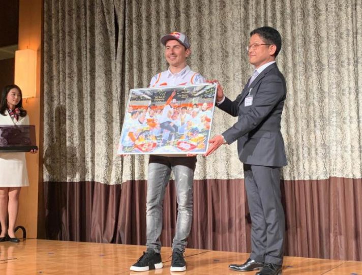 Jorge Lorenzo a Motegi per il ringraziamento Honda Jorge Lorenzo