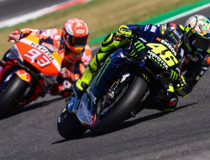 MotoGP, Valentino Rossi e Marc Marquez testa a testa in frenata MotoGP, Valentino Rossi e Marc Marquez
