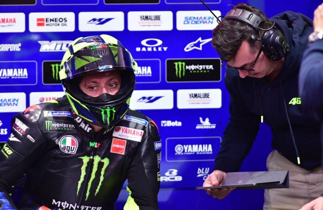 MotoGP, Valentino Rossi nel box Yamaha