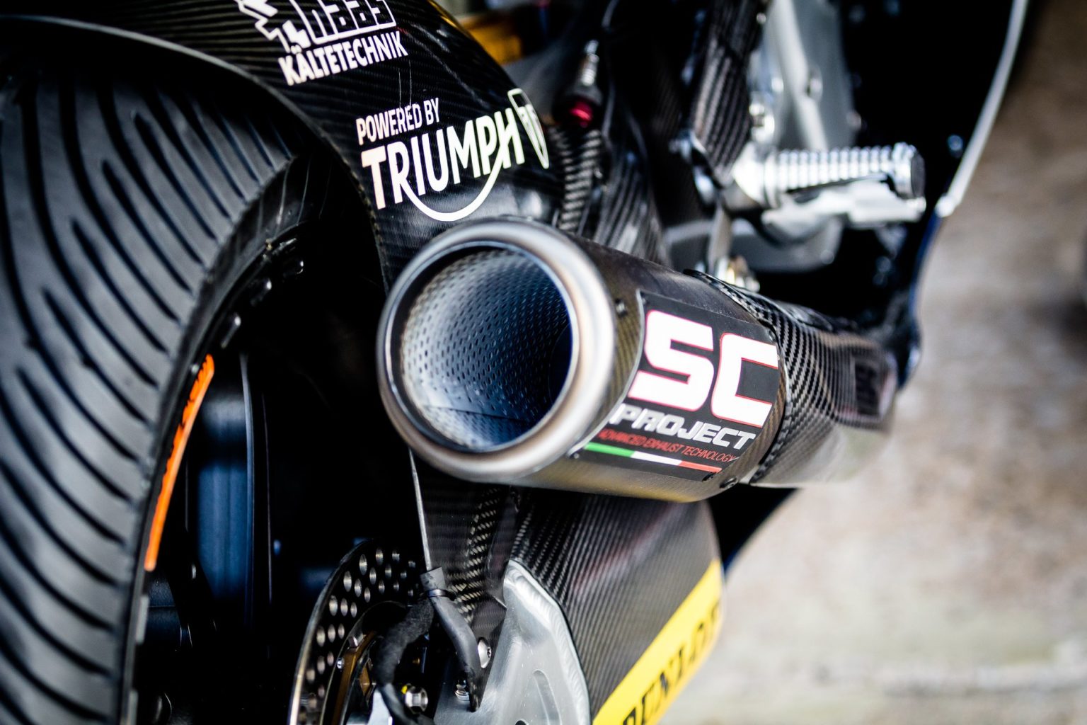 Moto2, Carbonio