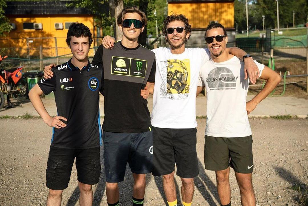 Valentino Rossi, Luca Marini e i ragazzi dell'Academy VR46