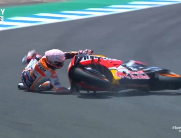 MotoGP, Marc Marquez cade nella FP2 a Jerez