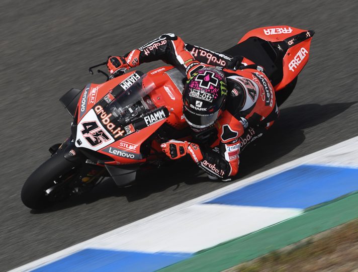 Superbike, Scott Redding strappa la Superpole a Jonathan Rea Superbike, Scott Redding
