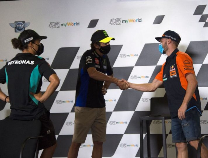 Valentino Rossi: “Brad Binder mi ha spinto fuori di 6 metri” Valentino Rossi e Brad Binder