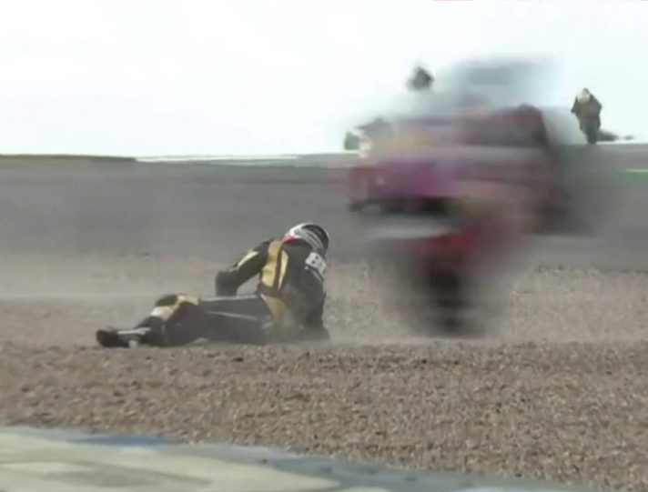 Paura a Silverstone nel BSB: carambola con 6 piloti (VIDEO) Silverstone