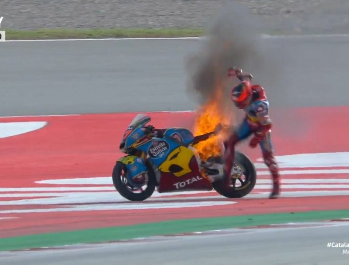 VIDEO Moto2: Augusto Fernández, moto in fiamme nel warm up! fernandez moto2