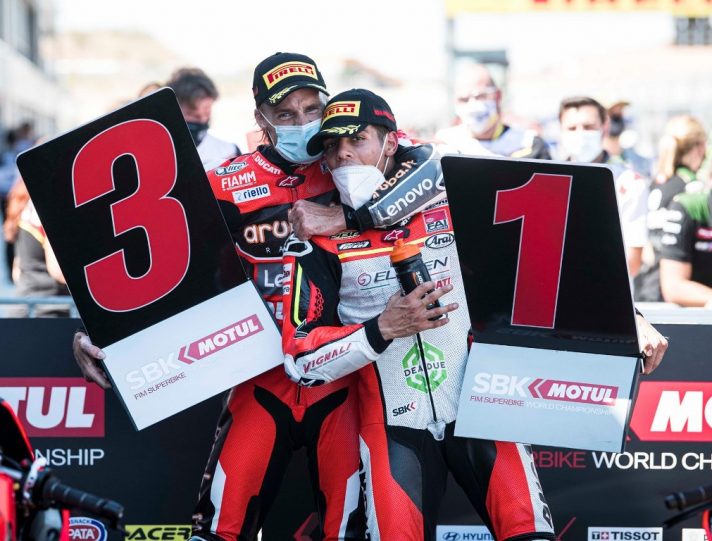 Superbike, il messaggio di Rinaldi per Davies: “Sei stato un fratello maggiore” davies rinaldi superbike
