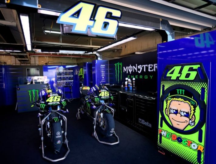 MotoGP, Valentino Rossi dalla quarantena: “Ho scritto alla Pellegrini…” MotoGP, il box di Valentino Rossi ad Aragon