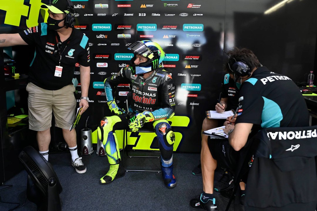 MotoGP, Valentino Rossi nel box Petronas
