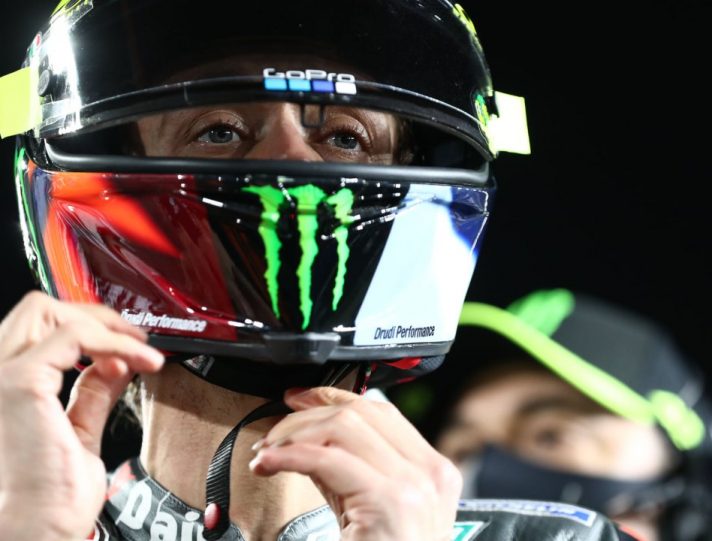 MotoGP, Valentino Rossi: “Lucchinelli quando mi vede lecca il c…” MotoGP, Valentino Rossi a Doha