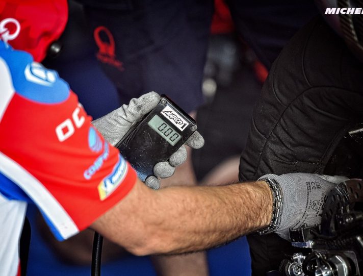 MotoGP, gomme preriscaldate Michelin: monta la polemica, ma cosa sono? MotoGP gomme Michelin