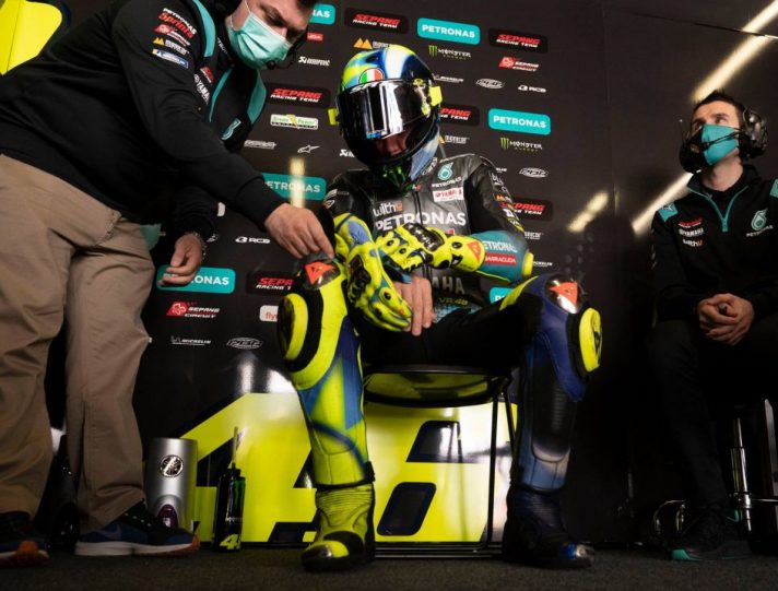 MotoGP, Alessio Salucci: “Voglio rivedere Valentino Rossi davanti!” MotoGP, Valentino Rossi con Alessio Salucci