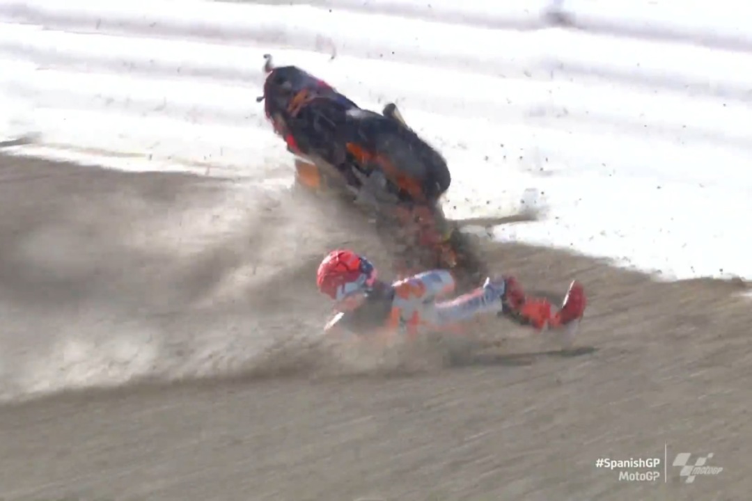 MotoGP, Marc Marquez cade nel warm-up GP Jerez